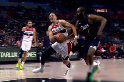 英雄联盟总决赛直播-快船连胜结束，客场输球给奇才