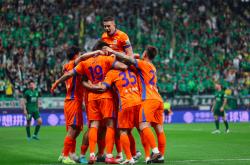 LOL赛事-包含足球狂欢！巅峰豪强再次携手竞技的词条