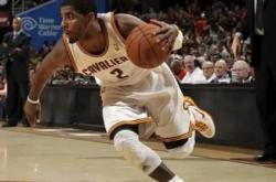 -骑士队前锋欧文现身赛后新闻发布会