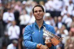 英雄联盟总决赛-联合杯鏖战年终总决赛，纳达尔点燃赛场