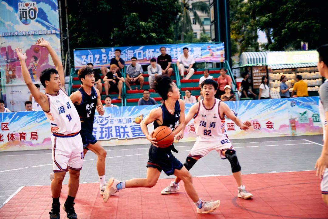 战队间紧张对决的篮球赛事全程报道！