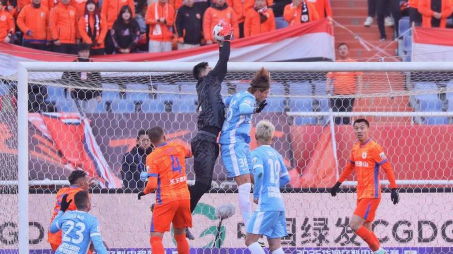 决赛中球员表现出色,领先一定分数 决赛中球员表现出色,领先一定分数