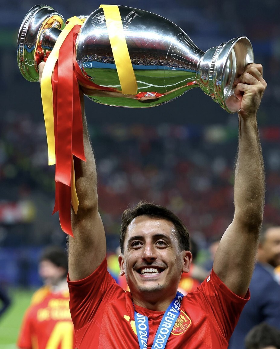 乌克兰险胜西班牙,奥亚尔萨瓦尔带队取胜 乌克兰险胜西班牙,奥亚尔萨瓦尔带队取胜