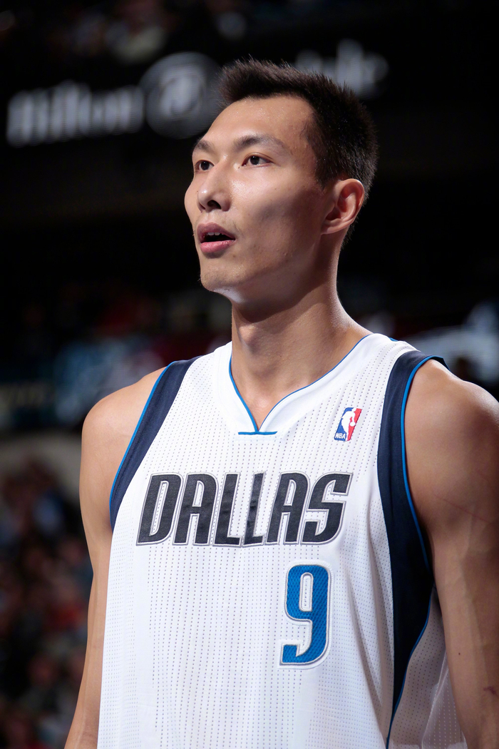 灰熊逆转独行侠，易建联关键制胜