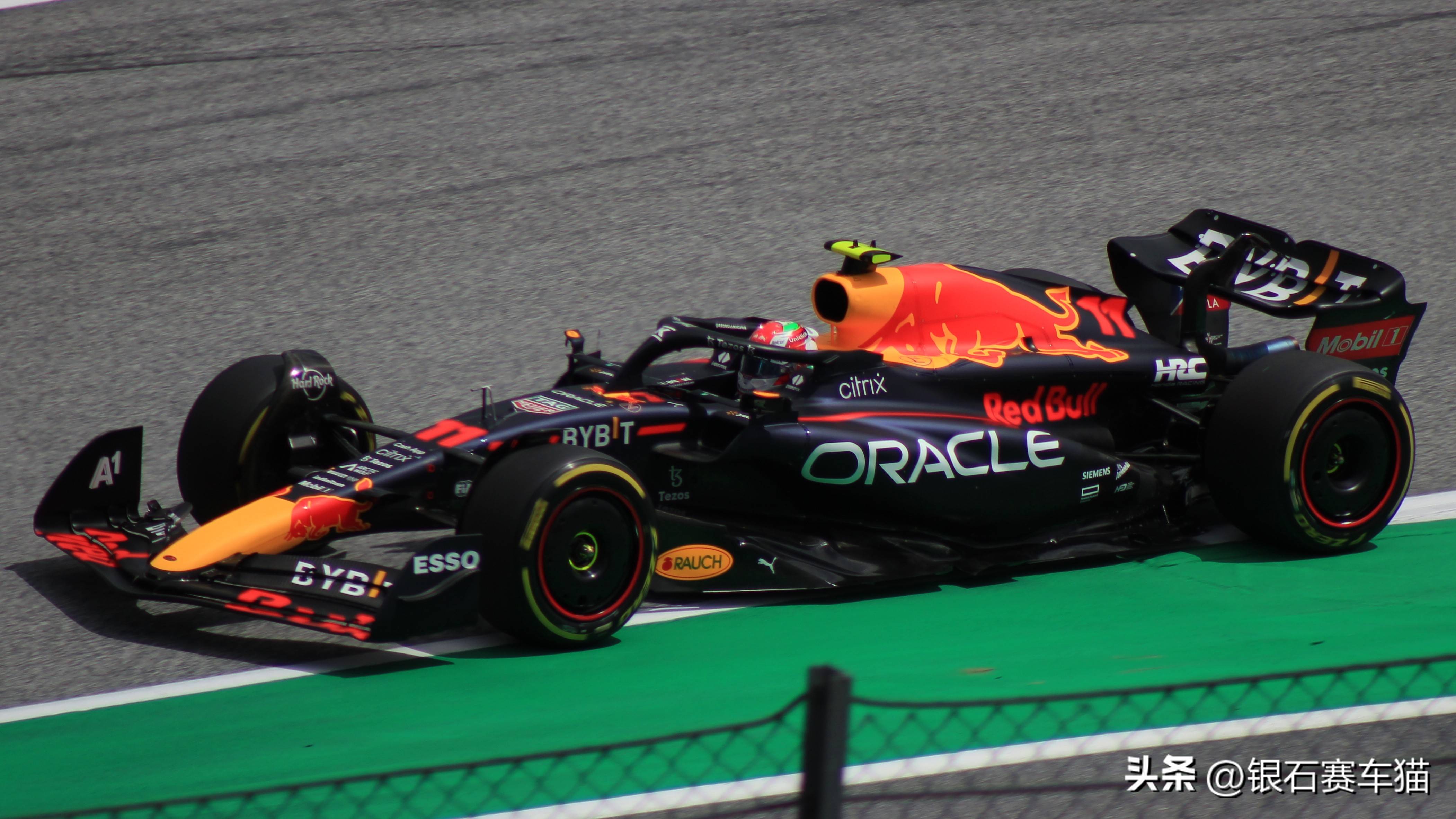 阿斯顿马丁横扫迈凯伦，佩雷兹关键制胜