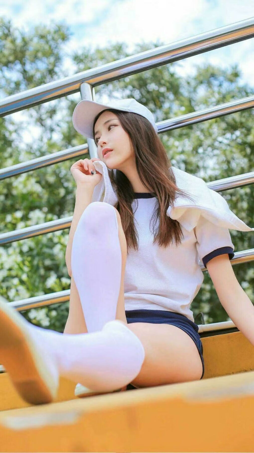 一记黄金弧线收割南美雄鹰，迪亚斯让比赛在第23分钟失去悬念