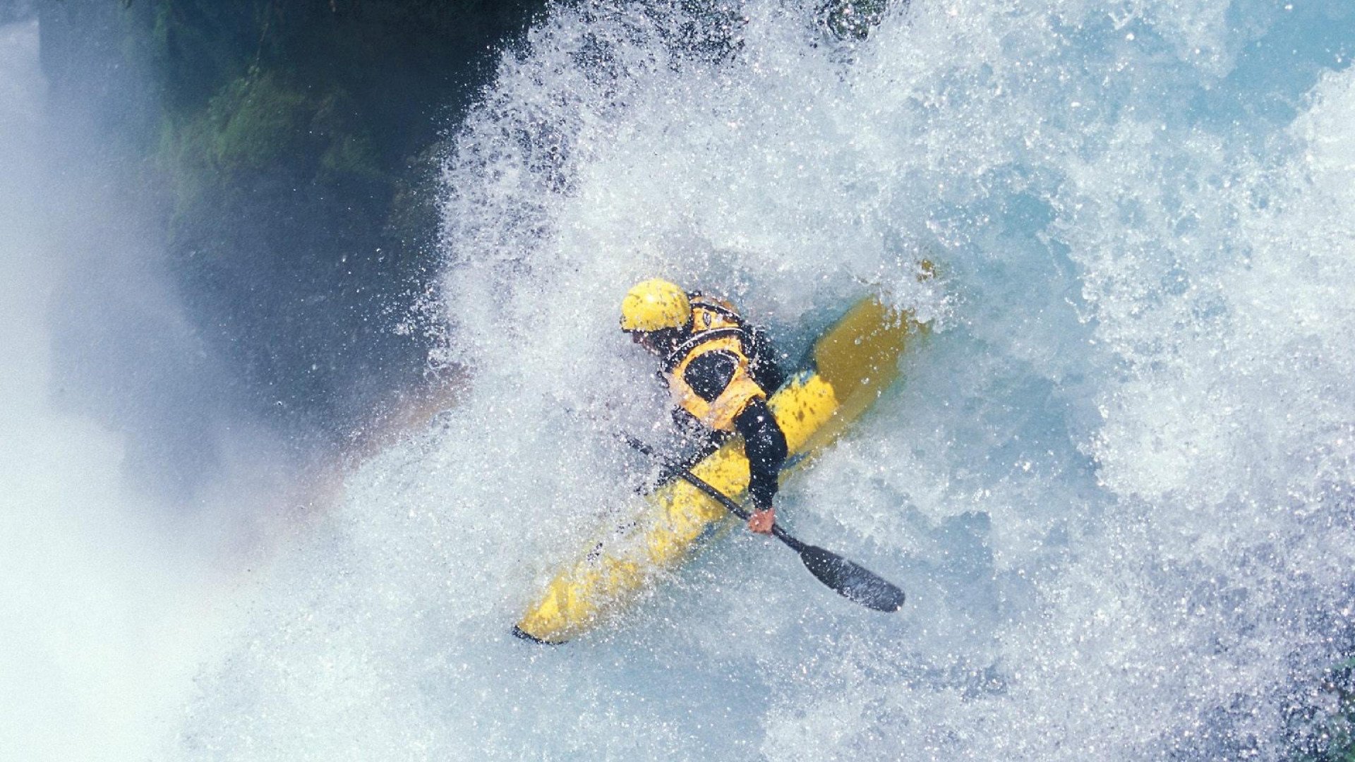 跨界风暴，上海队篮球场碾压凯尔特人，恩比德F1赛道夺冠接管比赛