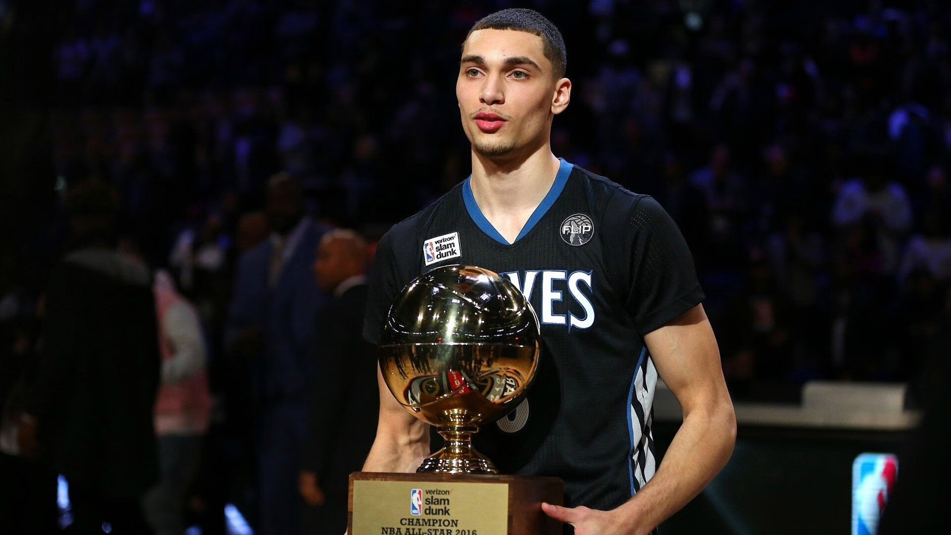 当利拉德戴上京剧脸谱,北京队奇幻夜战奇才的年度焦点